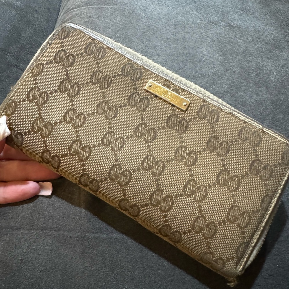Well used Gucci wallet